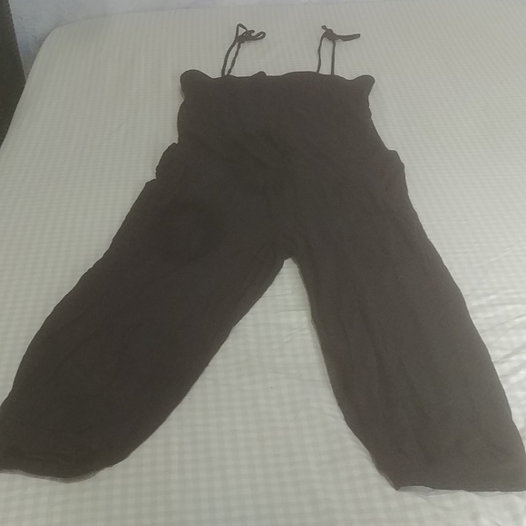 H&M capri length romper w/pockets - Picture 2 of 3